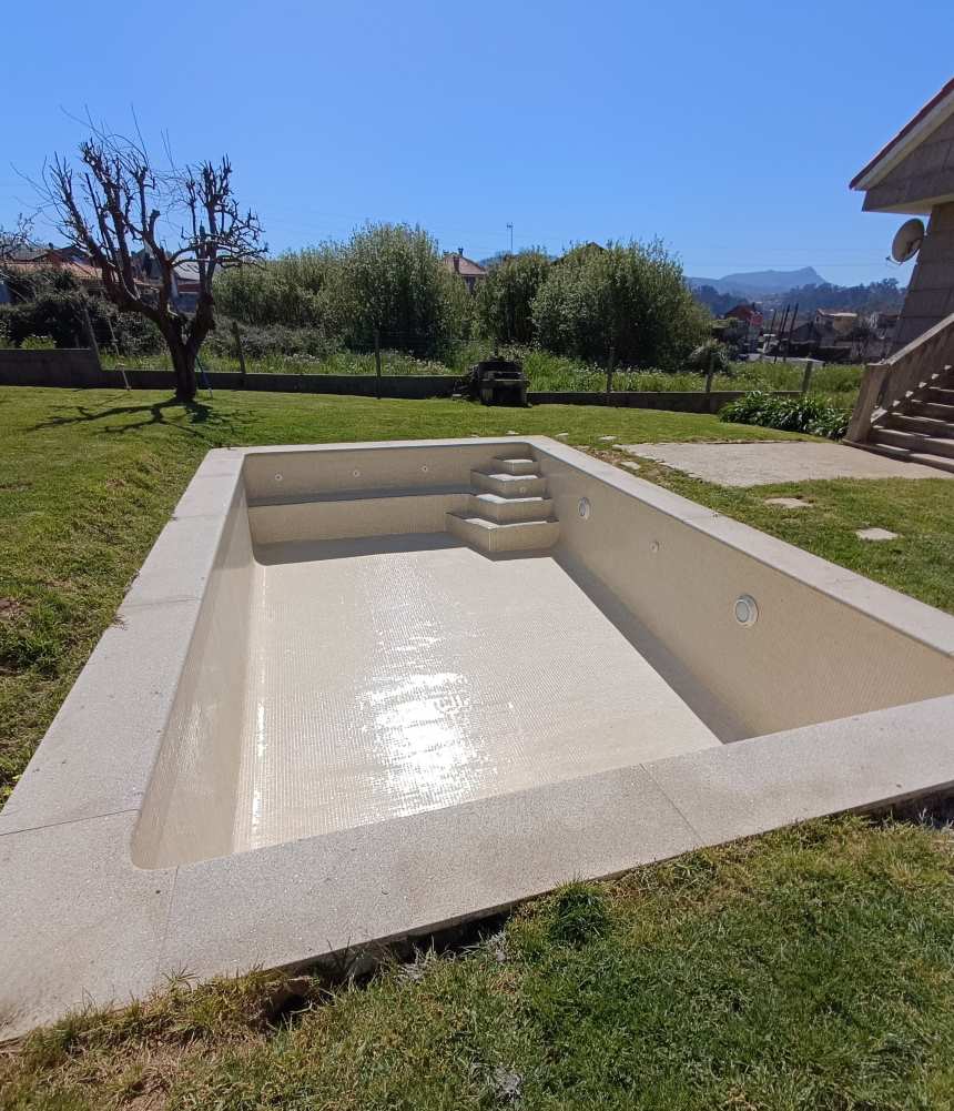 Piscina en Sárdoma