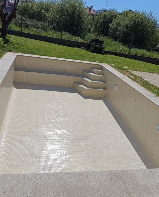 Piscina en Sárdoma