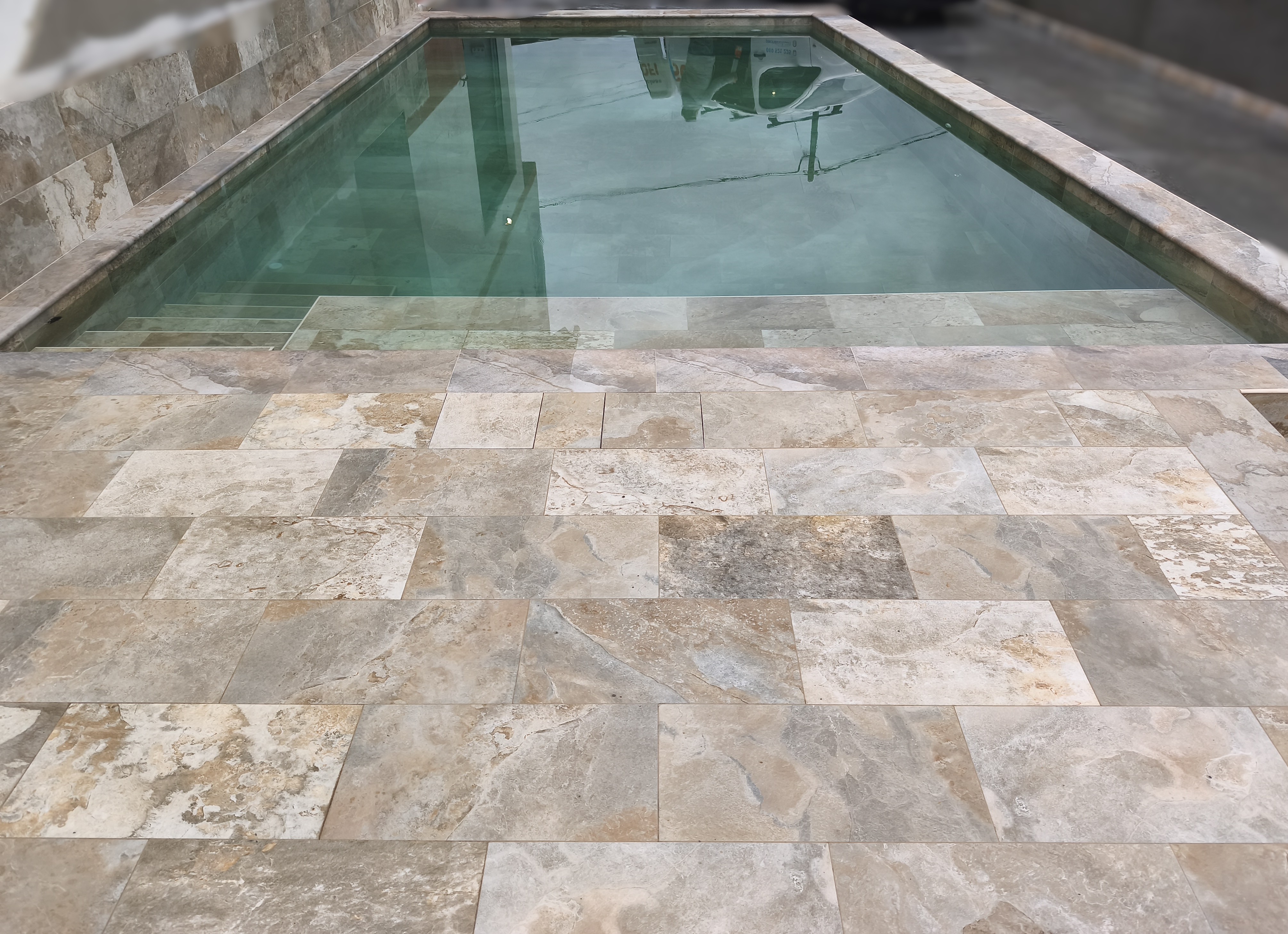 Piscina en Chapela