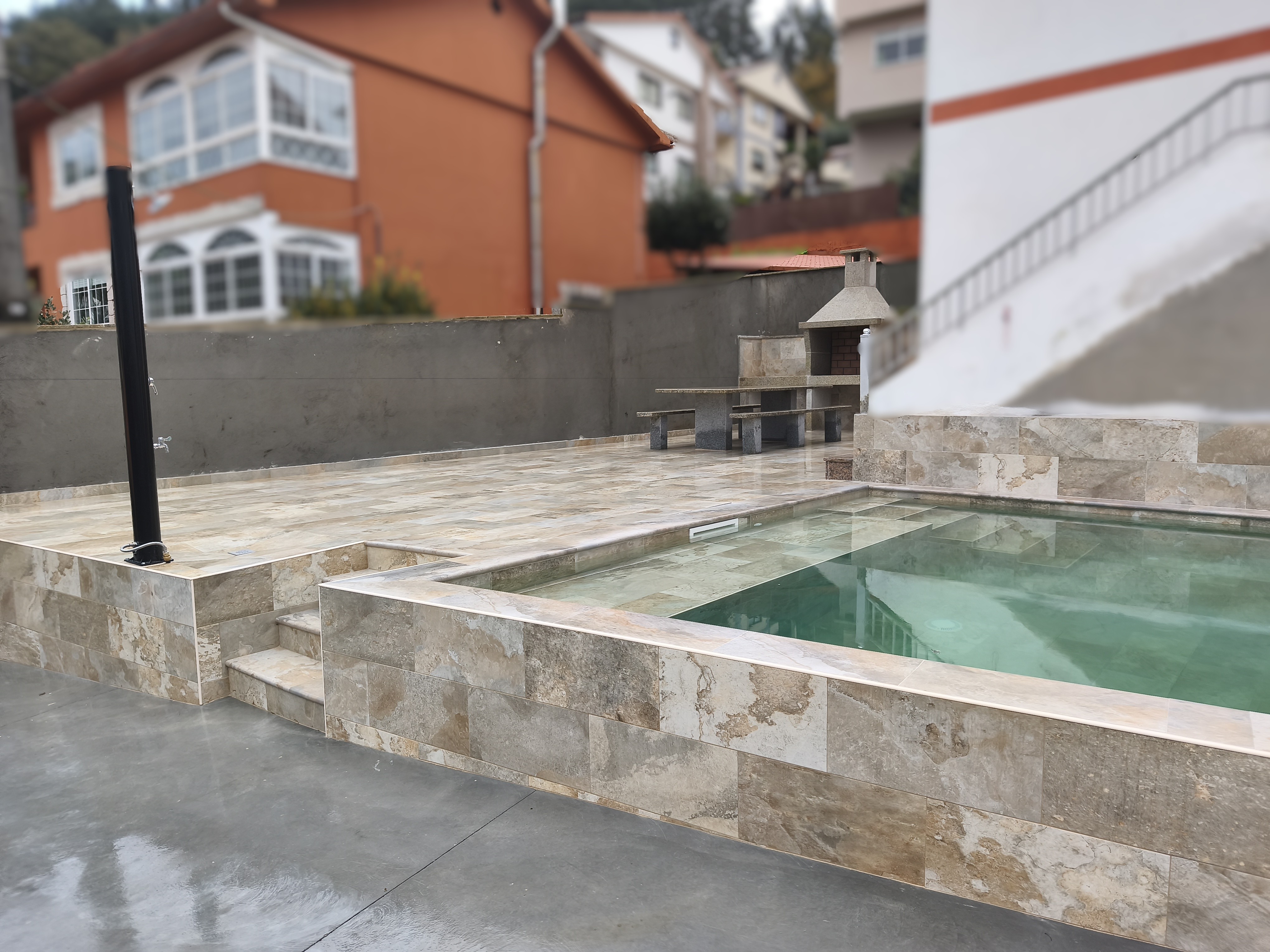 Piscina en Chapela