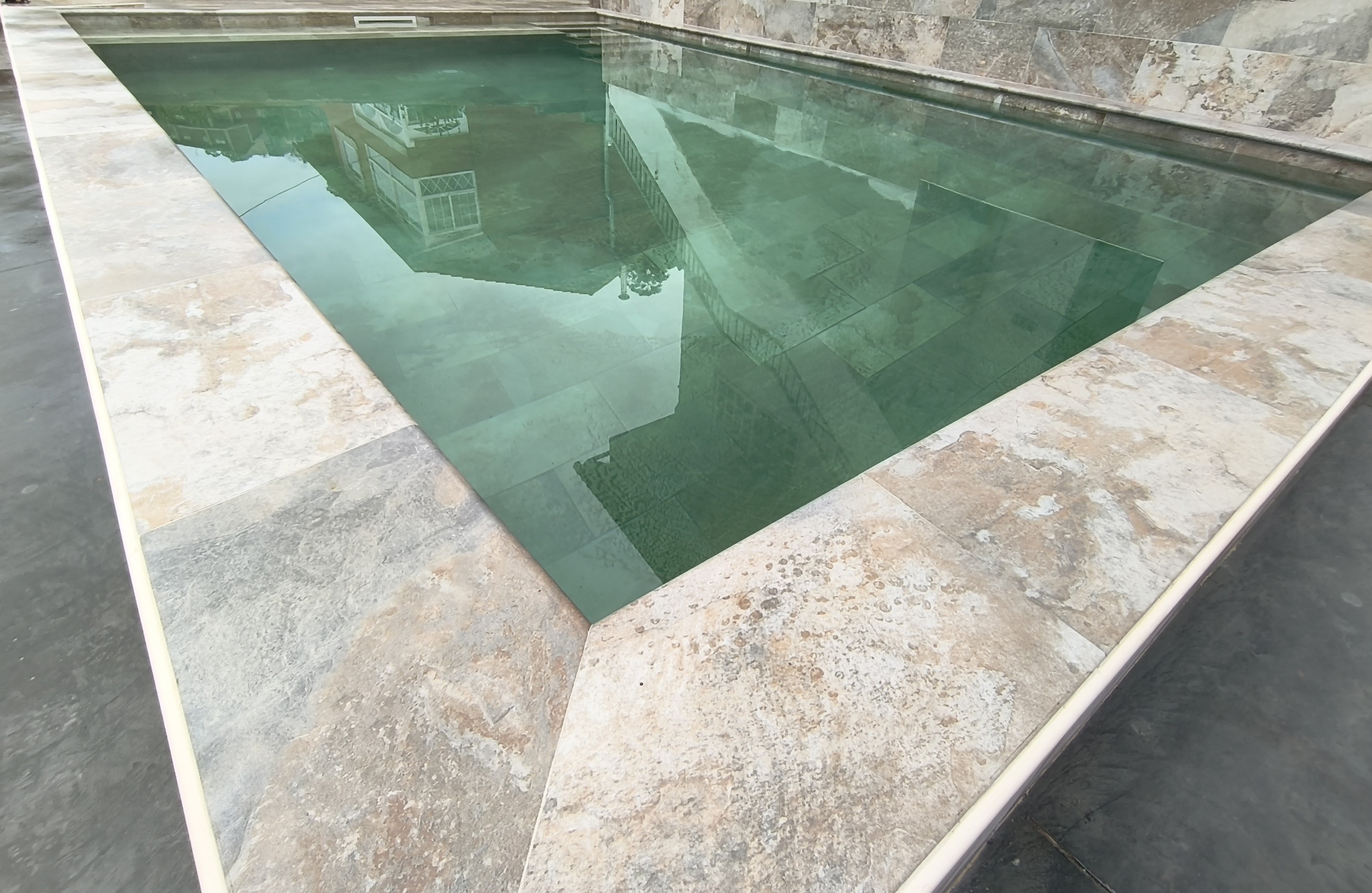 Piscina en Chapela